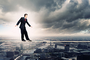 金宝：12.16黄金冲高回落收双针，日内先多后空。